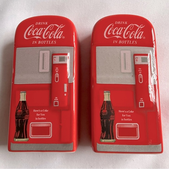 Coca Cola | Kitchen | Coca Cola Vending Machine Salt And Pepper Shaker ...